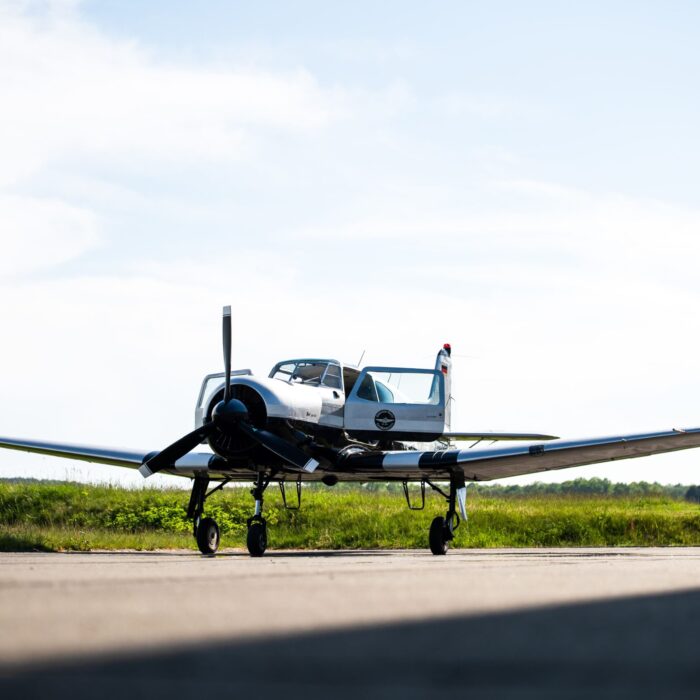 Yak-18T Rundflug – Luftfahrtgeschichte hautnah erleben (Dauer: 20 min.)